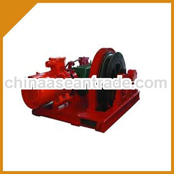 Winch machine for large equipment assembly
