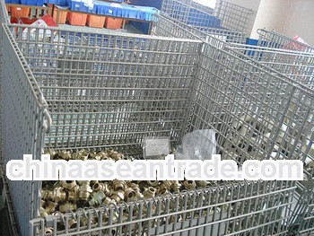 Wire mesh cage fronts wire container