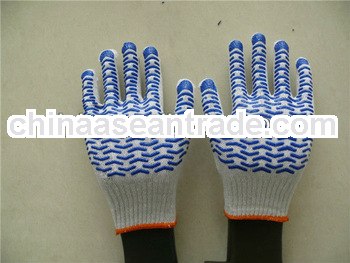 Working gloves with pvc dots