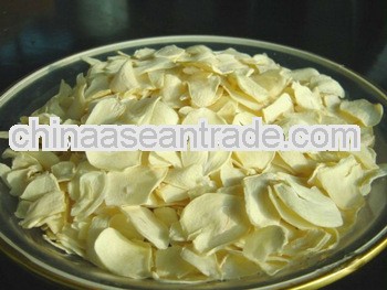 Yellowish Dried Garlic Flakes