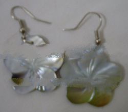 Shell flower earring
