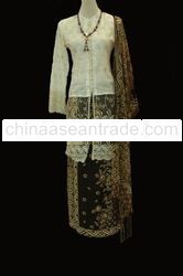 Kebaya Putih Motif Kupu-Kupu