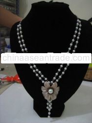 Handmade Beads Necklace With Flower Pendant