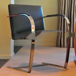 Knoll Flat Bar Leather Chrome