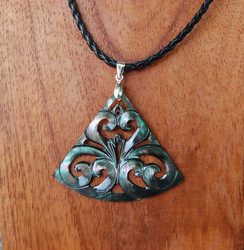 bali necklace carving