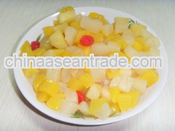 canned fruie cocktail in tins