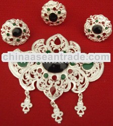 Brooches set