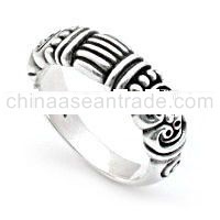 Lovely Engraved Swirled Ring 7x5ov