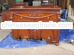 Queen Buffet Carving