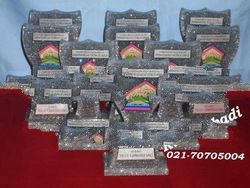 Plakat Kristal, Plakat Resin, Plakat Fiber, Plakat Akrilik, Plakat Crystal, Plakat Kayu, Plakat Lase