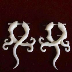 earrings pin motif