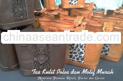 Plain Leather Bags and Motives