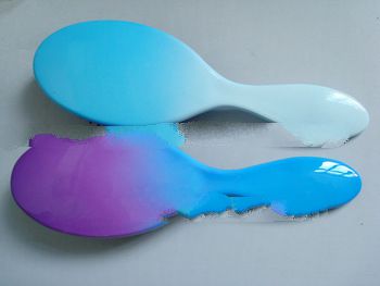 hair brush with spray pump