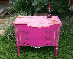 pinky antique table