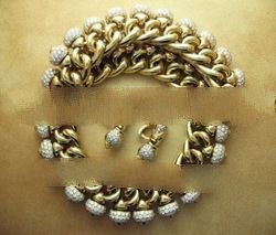 18k Gold Diamond Pigne Necklace Earrings
