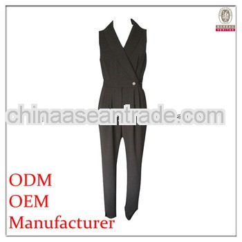 high fashion black sleeveless v-neck jumpsuit
