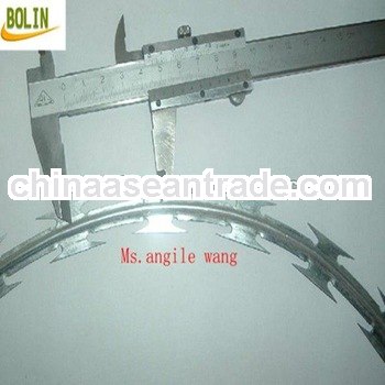 high quality anti-corrosion barbed wire length per roll(factory.30 years experiences)