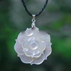 shell necklace flower mop