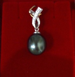 Likita Jewelery #35 - Black Pearls Pendant with White Gold 18 K