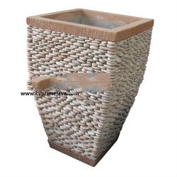 GARDEN VASES & POTS