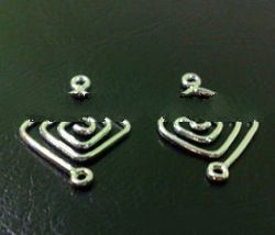 CNFMN16 - Sterling Silver Spiral Triangle Link 25mm