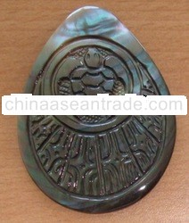 shell pendant carving