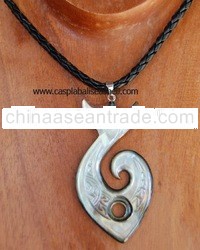shell necklace art carving