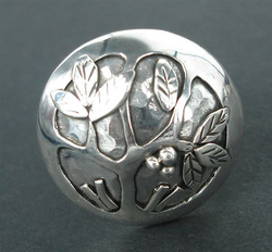 RFMN0045 - Sterling Silver Ring with Round Dome Flower Design