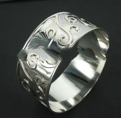 BFMN0030 - Sterling Silver Bangle with Flowers Design