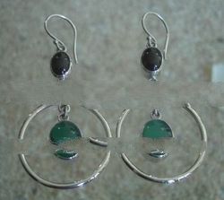 Ss Earring With Onyx, Pearl, Green Quartz & Earwire