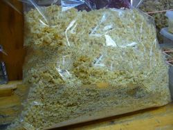 Bird Nest King - Ivory Gold Silk Colour.