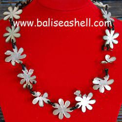 shell jewelry necklace made from bali with handmade carving