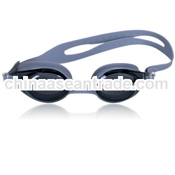 silicone and rubber swimming goggles
