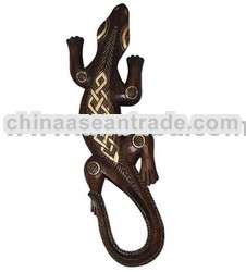 WOODEN GECKO WALL PLAQUE