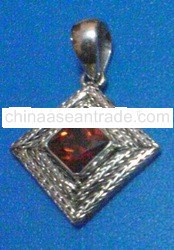 HANDICRAFT SILVER PENDANT NECKLACE