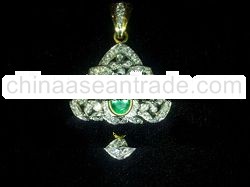 18k pendent with diamond and emarald