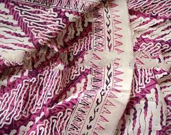 Batik Cap Lereng Putih Latar Ungu Pink