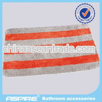 vertical bar bath mat with red and white
