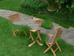 Romance Set in teak wood with 2 folding chairs