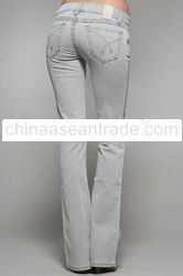 Woman Skinny Jeans booth cut too