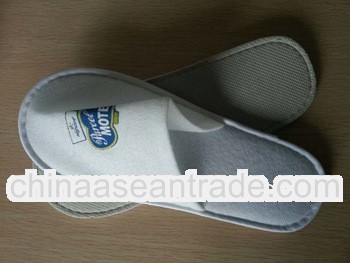 white closed toe hotel offset logo print slippers