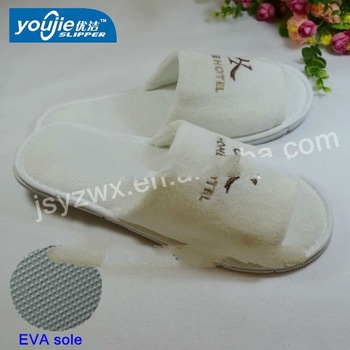white embroidery durable disposable bathroom slippers