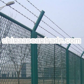 wire mesh fence top barbed wire