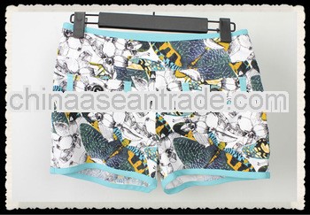 women flower printed short trousers