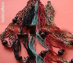 Glass bead necklace w.wood bead accent