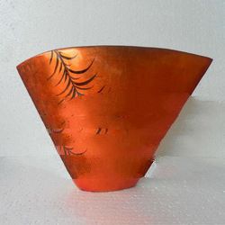 Lacquer vase, ceramic vase