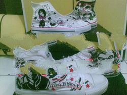 sepatu lukis