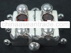 SS Bayonet Clasp with Garnet & Fresh Water Pearl