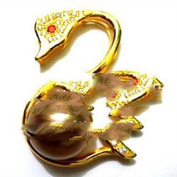 22K Solid Gold Goose Pendant With South Sea Pearl