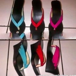 Zahra sandals